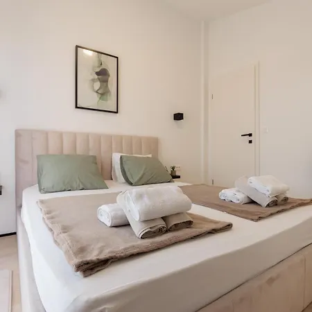 Casa *